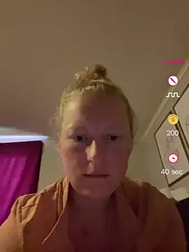 Snapshot of Girlnina-1995 chatting on 15, 6, 2026 Girlnina-1995 online show from 15, 6, 2026