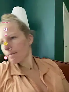 Snapshot of Girlnina-1995 chatting on 22, 6, 2026 Girlnina-1995 online show from 22, 6, 2026