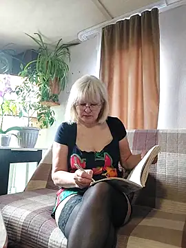 Snapshot of IrmaRose chatting on 2, 10, 2025 IrmaRose online show from 2, 10, 2025