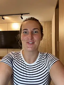 Snapshot of Thescorpionfr chatting on 18, 11, 2025 Thescorpionfr online show from 18, 11, 2025