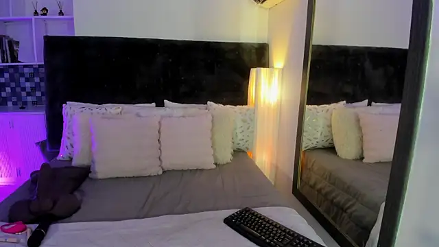 Karlagonzales  online show from 2, 7, 2026