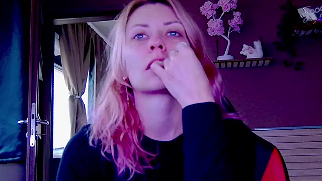 karo123421 online show from 3, 12, 2025