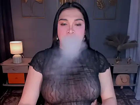 Snapshot of MaxeneCullens chatting on 12, 9, 2025 MaxeneCullens online show from 12, 9, 2025