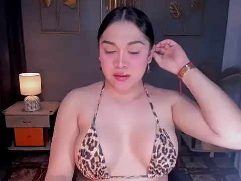 Snapshot of MaxeneCullens chatting on 14, 10, 2025 MaxeneCullens online show from 14, 10, 2025