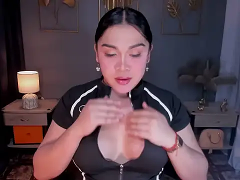 Snapshot of MaxeneCullens chatting on 20, 10, 2025 MaxeneCullens online show from 20, 10, 2025