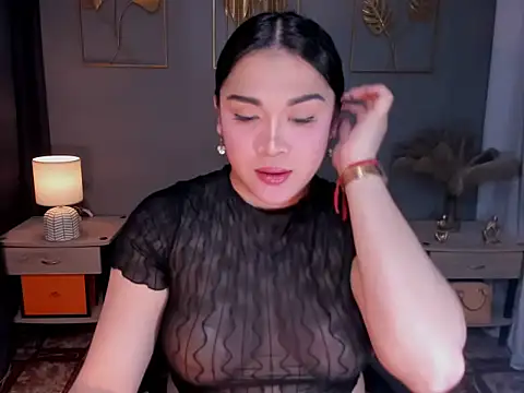 Snapshot of MaxeneCullens chatting on 5, 11, 2025 MaxeneCullens online show from 5, 11, 2025