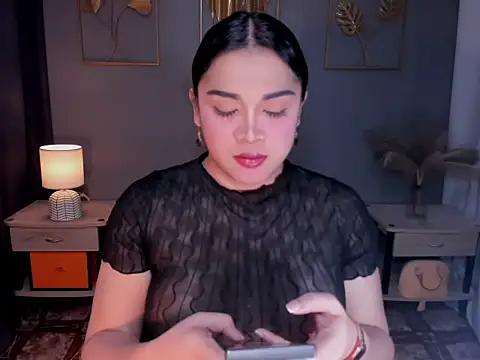 Snapshot of MaxeneCullens chatting on 12, 11, 2025 MaxeneCullens online show from 12, 11, 2025