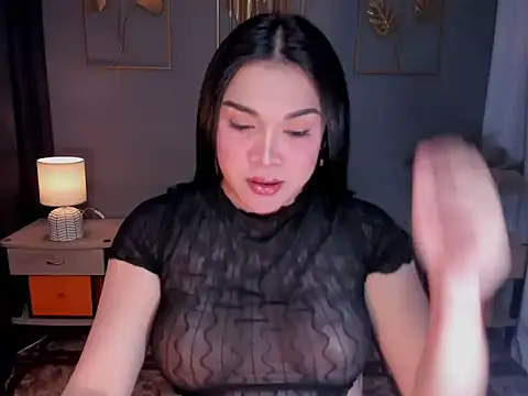 Snapshot of MaxeneCullens chatting on 19, 11, 2025 MaxeneCullens online show from 19, 11, 2025