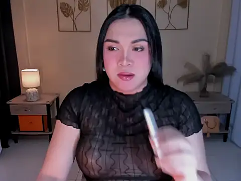 Snapshot of MaxeneCullens chatting on 17, 12, 2025 MaxeneCullens online show from 17, 12, 2025