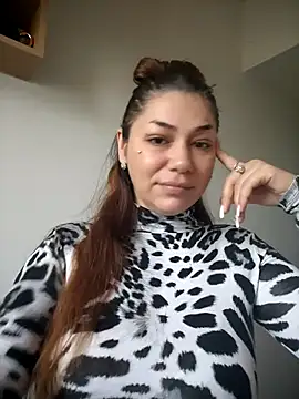 Snapshot of Ella_sweety chatting on 5, 11, 2025 Ella sweety online show from 5, 11, 2025