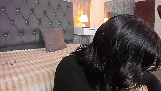 Lia sarahi online show from 4, 3, 2026