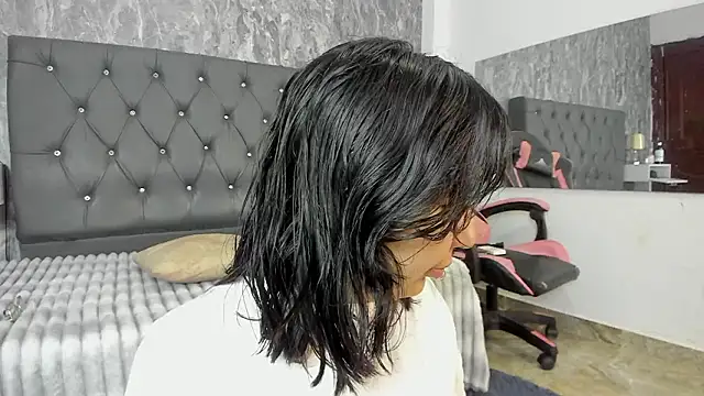 Lia sarahi online show from 7, 3, 2026