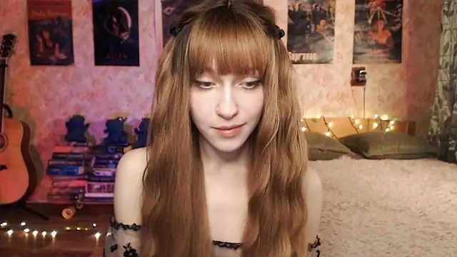 Snapshot of Friendly_Ellie chatting on 15, 12, 2024 Friendly Ellie online show from 15, 12, 2024