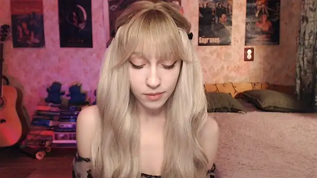 Snapshot of Friendly_Ellie chatting on 3, 2, 2025 Friendly Ellie online show from 3, 2, 2025