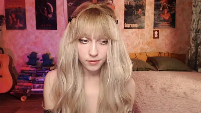 Snapshot of Friendly_Ellie chatting on 5, 3, 2025 Friendly Ellie online show from 5, 3, 2025