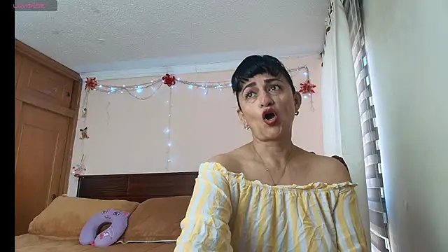 ISABEEL SOFIA01 online show from 9, 5, 2026