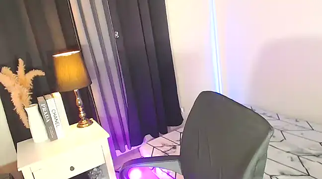 MajesticKitana online show from 8, 1, 2025