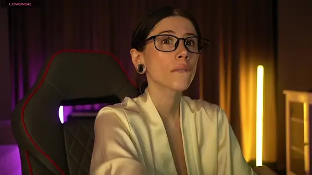 Snapshot of Your_Nicolett chatting on 17, 12, 2025 Your Nicolett online show from 17, 12, 2025