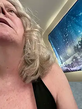 Snapshot of Kaitlyn_Winters chatting on 11, 2, 2026 Kaitlyn Winters online show from 11, 2, 2026