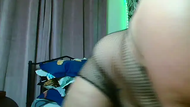 Snapshot of Thichslutxx chatting on 22, 9, 2025 Thichslutxx online show from 22, 9, 2025