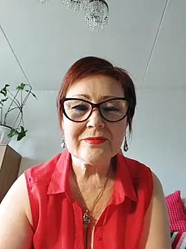 Snapshot of Fire_Night chatting on 28, 4, 2026 Fire Night online show from 28, 4, 2026