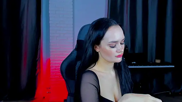 QueenAliss online show from 4, 2, 2025