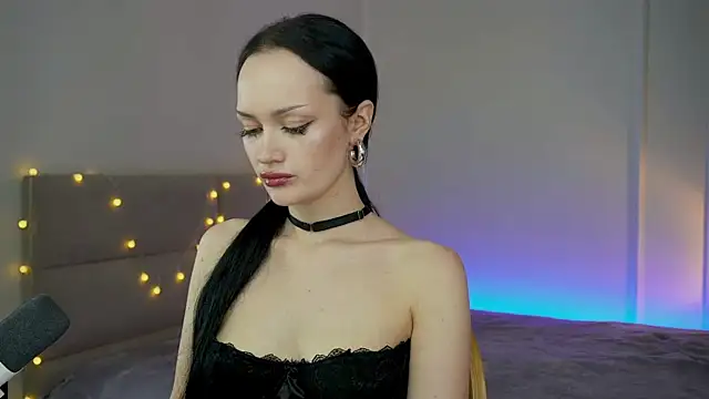 QueenAliss online show from 24, 6, 2026