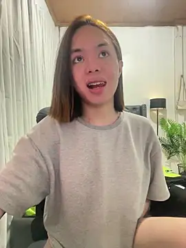 Snapshot of SweetCheska19 chatting on 25, 10, 2025 SweetCheska19 online show from 25, 10, 2025