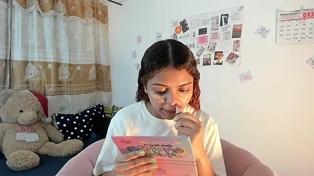 ValienteGirl  online show from 18, 1, 2025