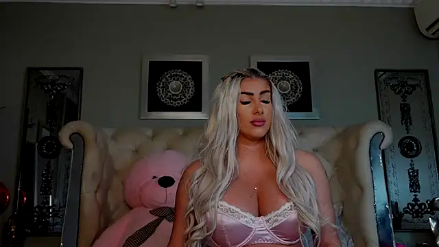 Snapshot of Squirt_Tanya chatting on 8, 3, 2025 Squirt Tanya online show from 8, 3, 2025