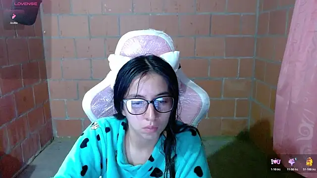 Snapshot of Maggie_Fox3 chatting on 13, 5, 2026 Maggie Fox3 online show from 13, 5, 2026
