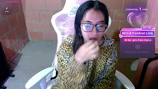 Snapshot of Maggie_Fox3 chatting on 19, 5, 2026 Maggie Fox3 online show from 19, 5, 2026