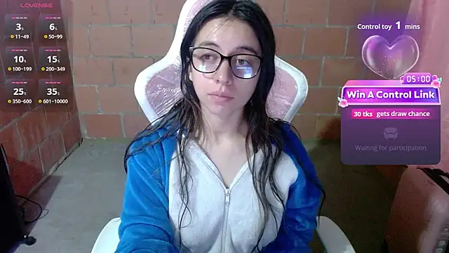 Snapshot of Maggie_Fox3 chatting on 25, 5, 2026 Maggie Fox3 online show from 25, 5, 2026