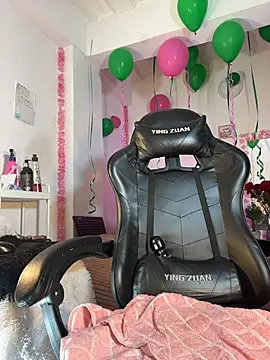 karinacortes online show from 24, 4, 2026