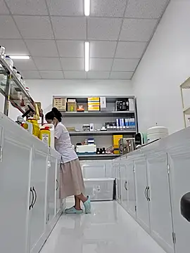 HinaLovely online show from 18, 4, 2026