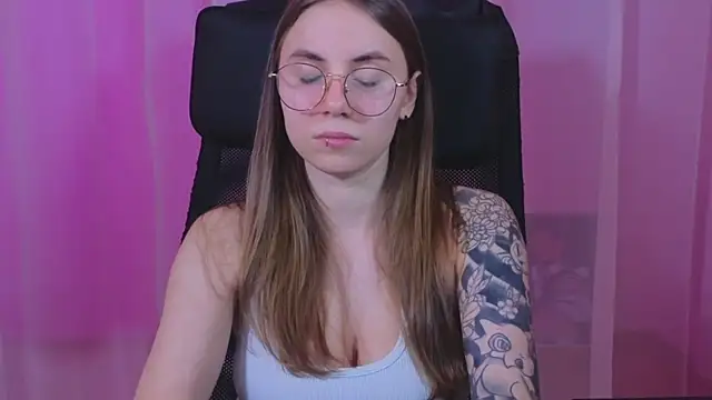 Snapshot of _AnnaStark_ chatting on 2, 2, 2025 AnnaStark online show from 2, 2, 2025