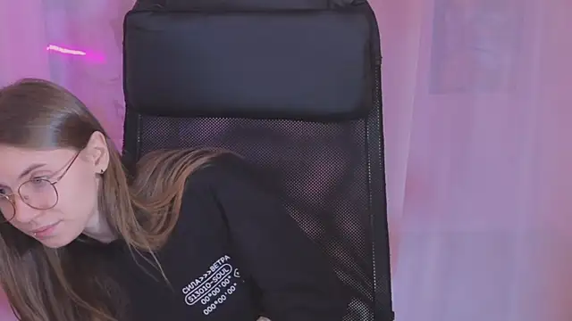 Snapshot of _AnnaStark_ chatting on 8, 3, 2025 AnnaStark online show from 8, 3, 2025