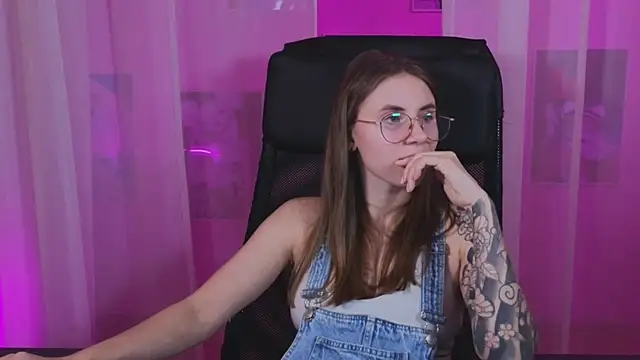 Snapshot of _AnnaStark_ chatting on 12, 3, 2025 AnnaStark online show from 12, 3, 2025