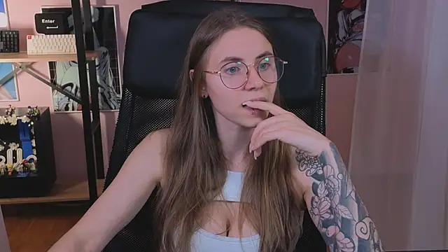 Snapshot of _AnnaStark_ chatting on 20, 9, 2025 AnnaStark online show from 20, 9, 2025