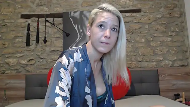 Naschkatze01 online show from 17, 12, 2025