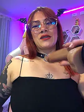 Luna Paris  online show from 28, 2, 2025