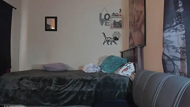 annyluna1 online show from 8, 4, 2026