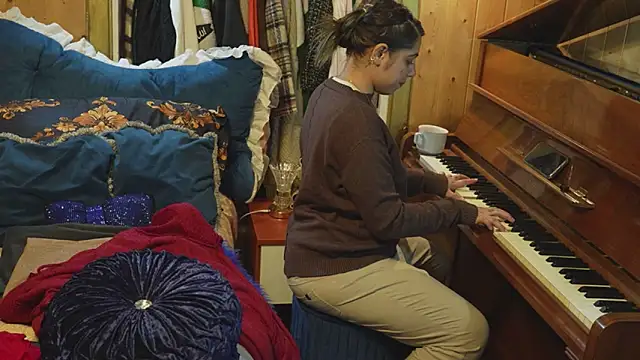 VanessaDoyle online show from 23, 9, 2025