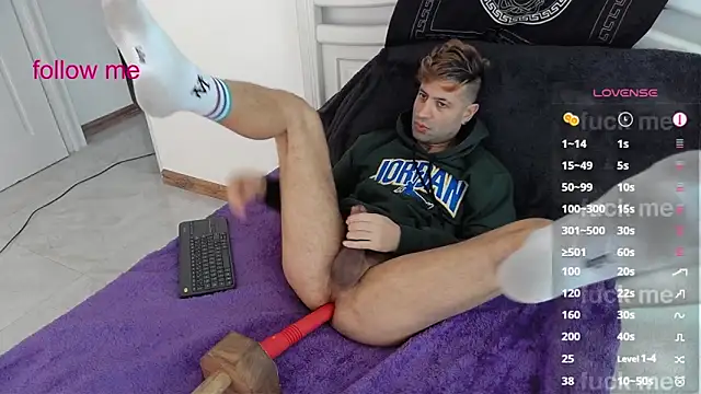 Snapshot of madmaxxx1989 chatting on 10, 1, 2025 madmaxxx1989 online show from 10, 1, 2025