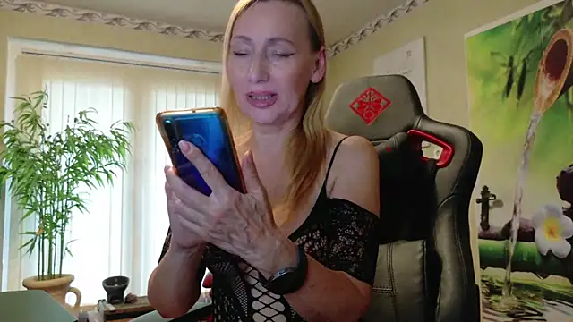 Snapshot of HotLana69 chatting on 11, 5, 2026 HotLana69 online show from 11, 5, 2026