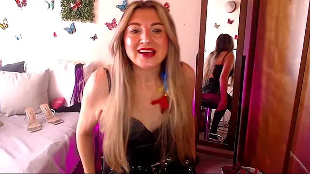 Jolie-Mature online show from 15, 6, 2026