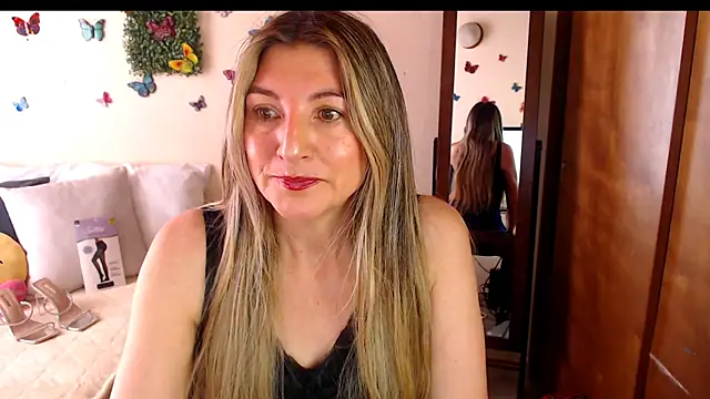 Jolie-Mature online show from 22, 6, 2026