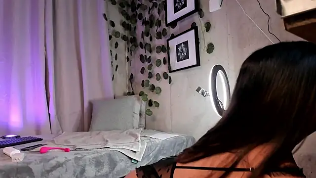 aisha es online show from 20, 2, 2025