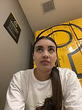 aisha es online show from 12, 3, 2025