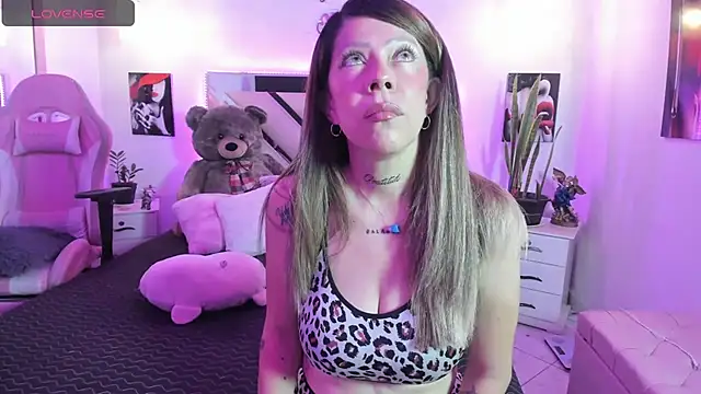 Karly moon online show from 24, 7, 2026